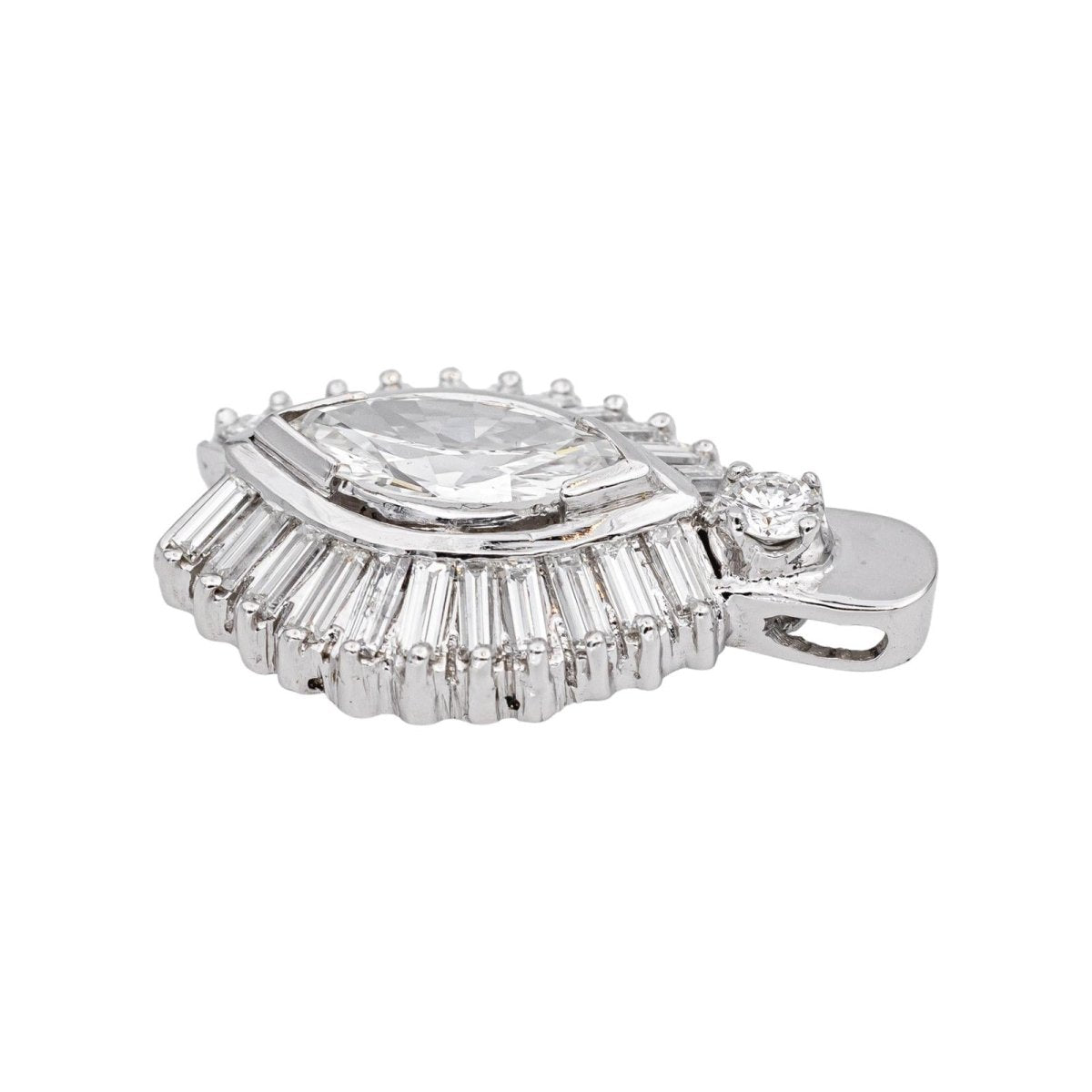 White gold pendant diamond