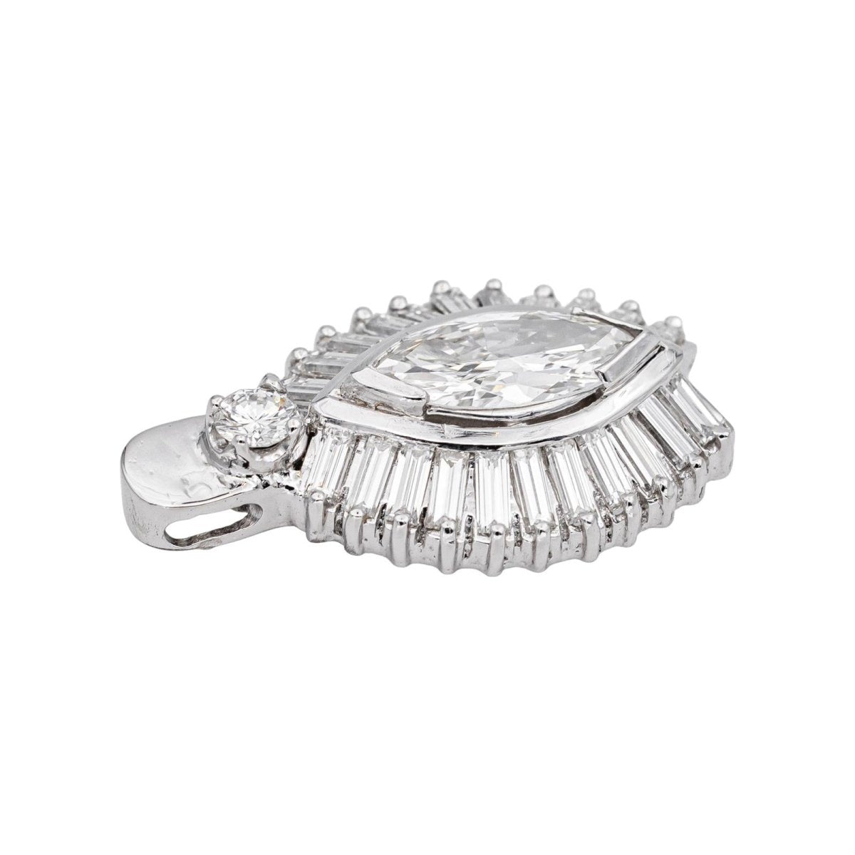 White gold pendant diamond