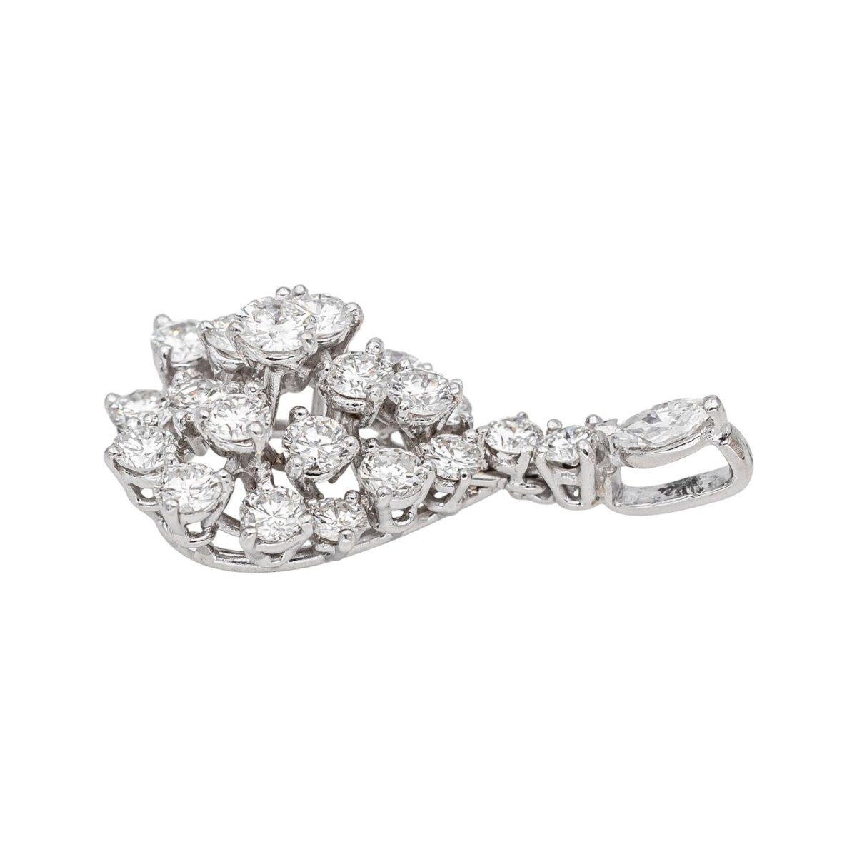 White gold pendant diamond