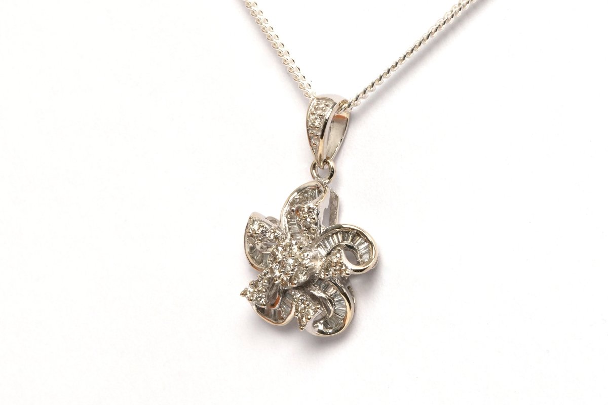 Pendentif en or blanc et diamants - Castafiore