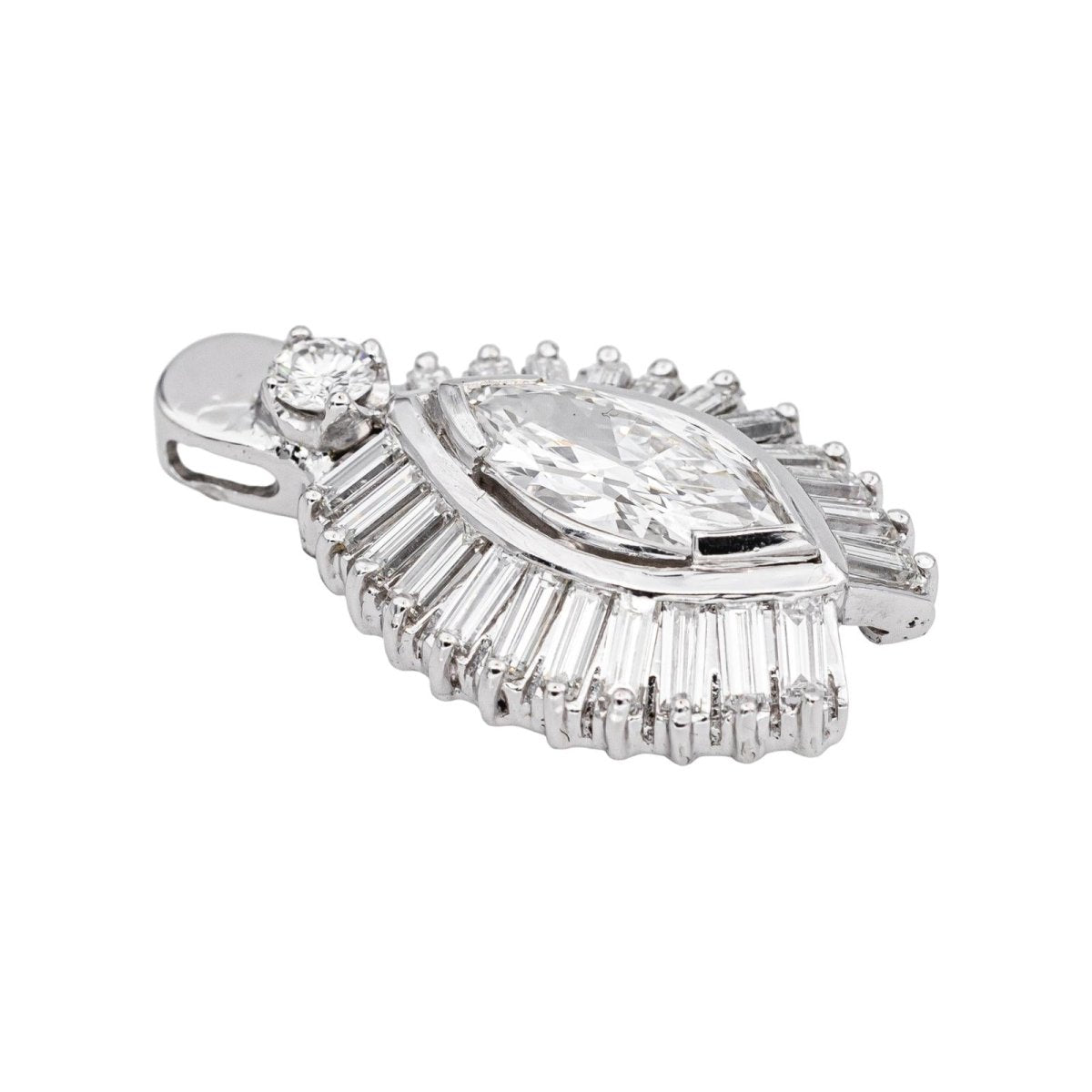 White gold pendant diamond