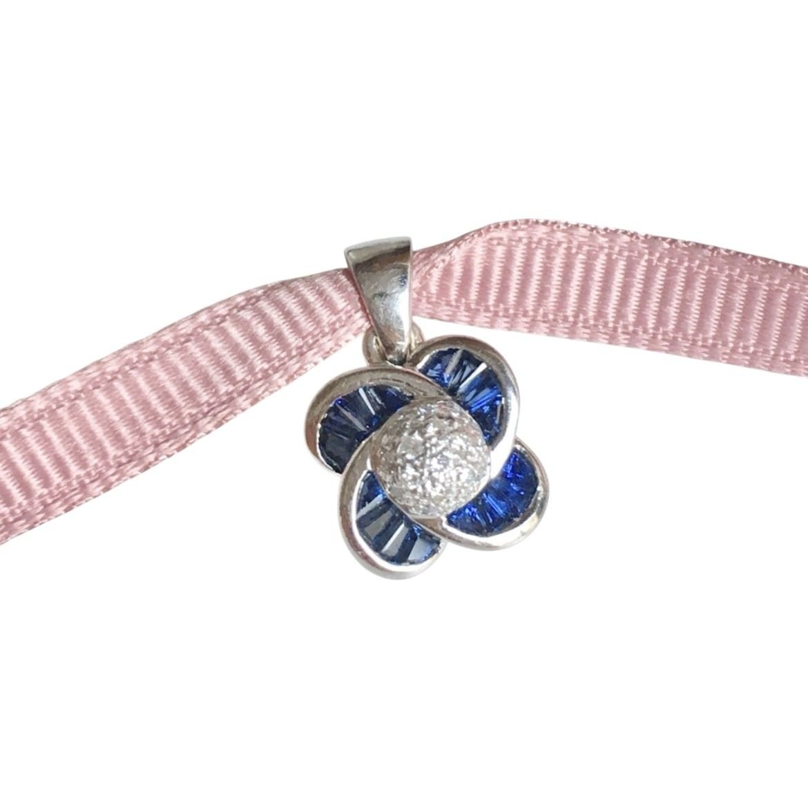 Pendentif en or blanc, saphirs et diamants - Castafiore