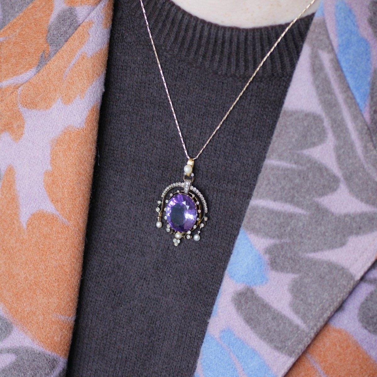 Pendentif en or jaune, argent, améthyste, perle, et diamants - Castafiore