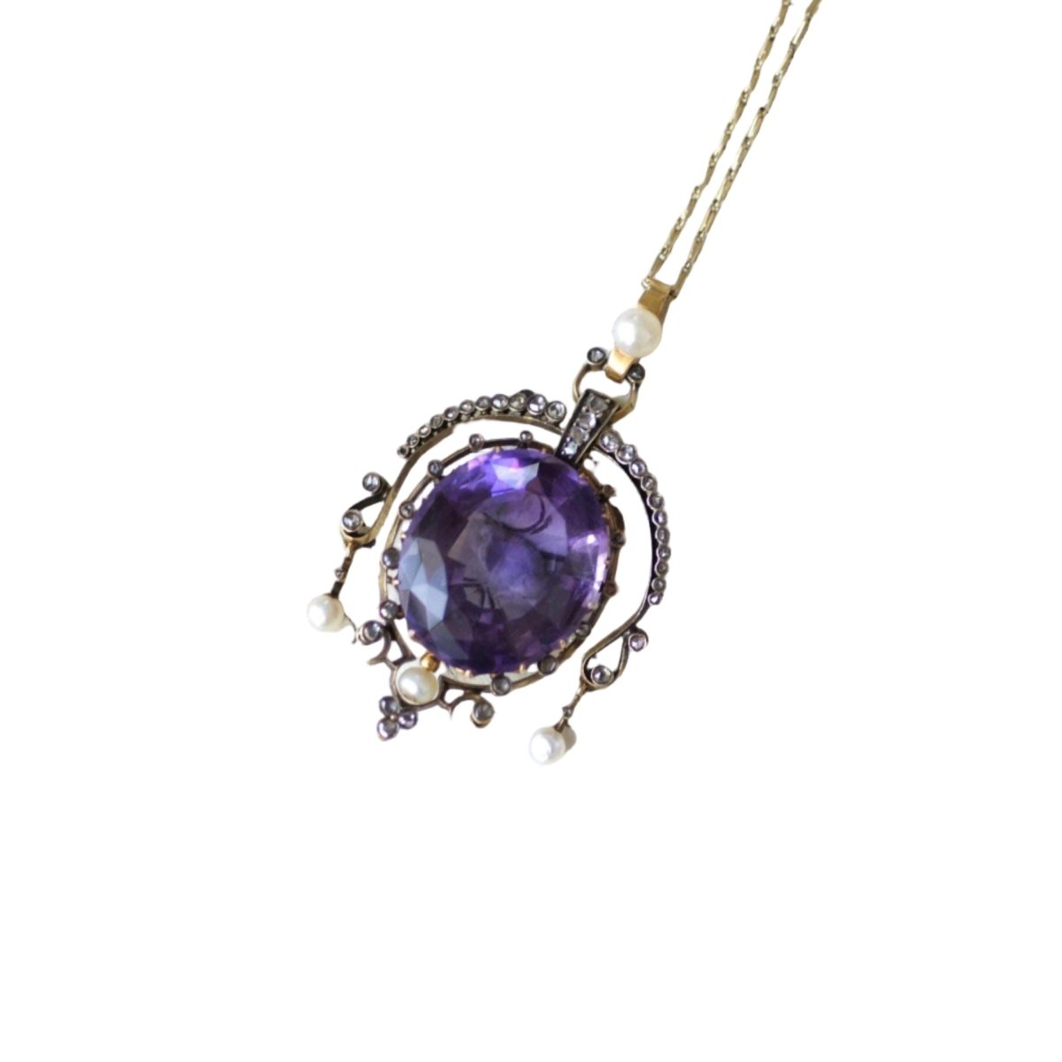 Pendentif en or jaune, argent, améthyste, perle, et diamants - Castafiore