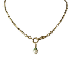 Pendentif en or jaune, émail et perle