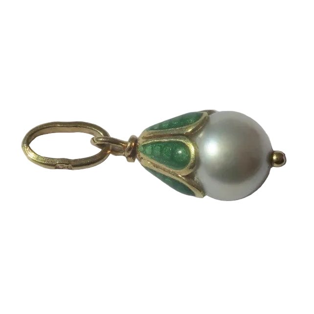 Pendentif en or jaune, émail et perle - Castafiore