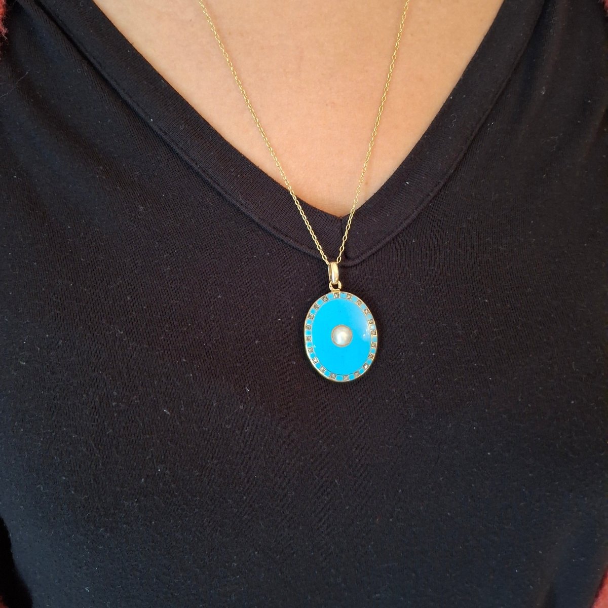 Pendentif en or jaune, émail, perle et diamants - Castafiore