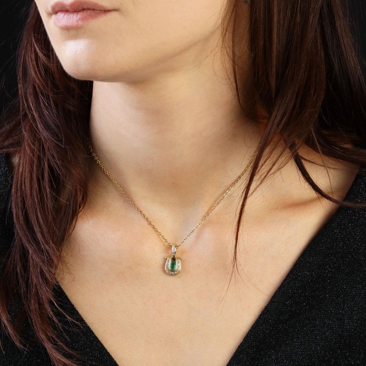 Emerald pendant diamonds