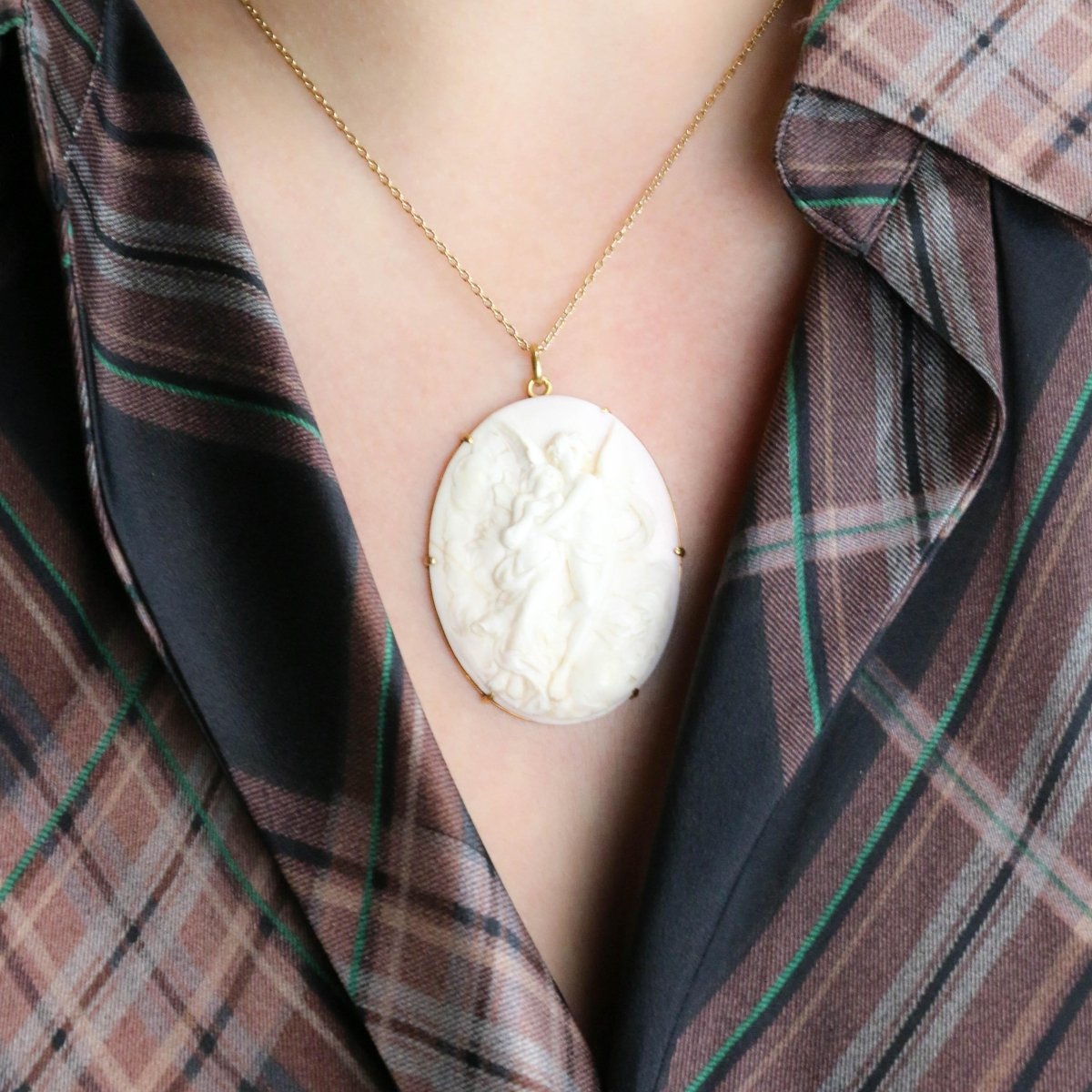 Pendentif en or jaune et camée - Castafiore