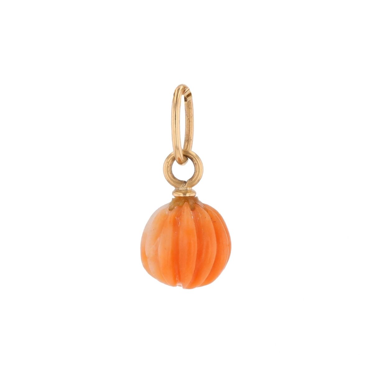 Charm yellow gold of engraved coral