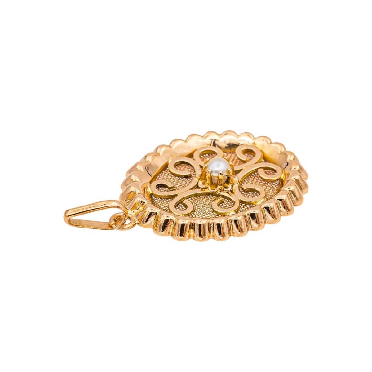 Yellow gold half pearl pendant