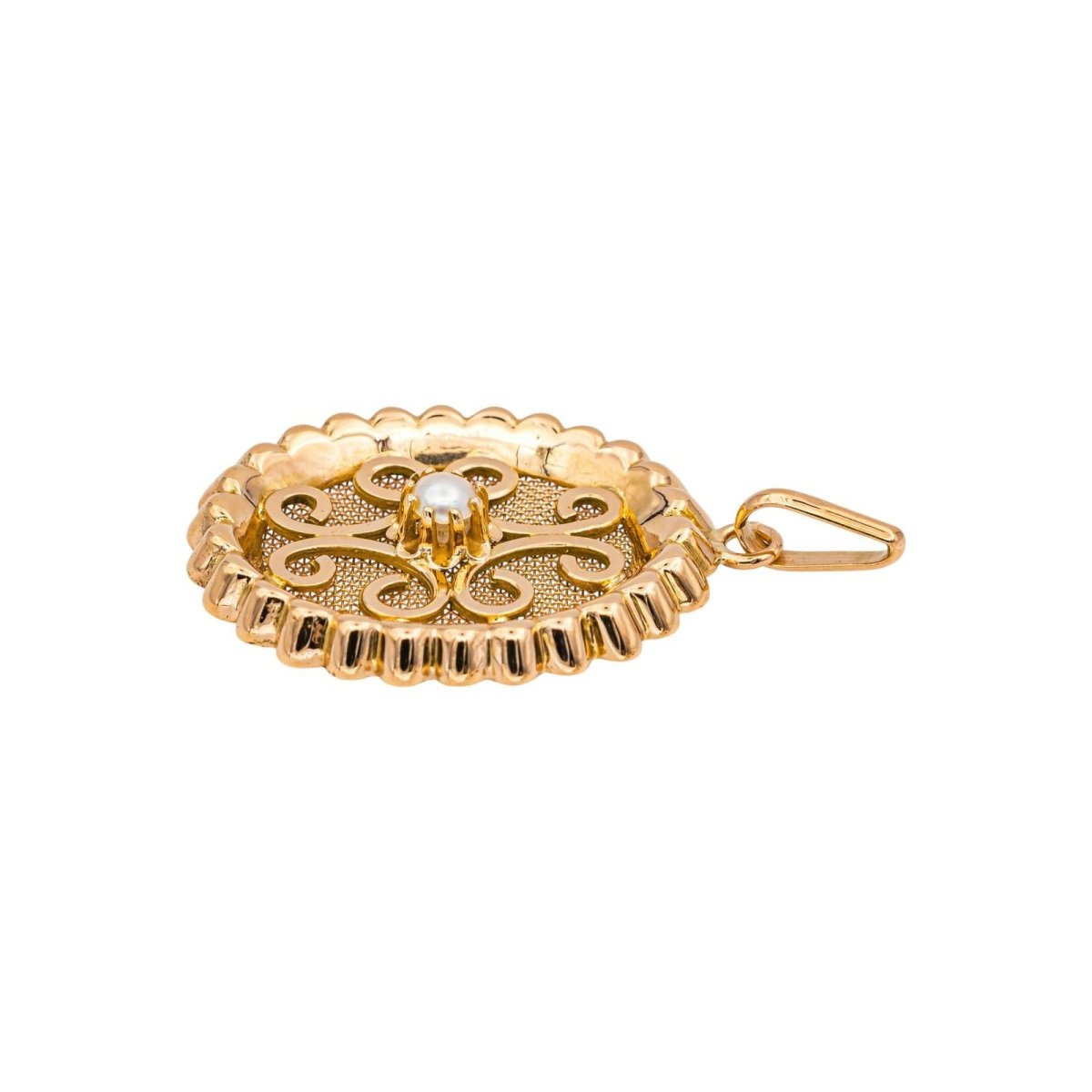 Yellow gold half pearl pendant