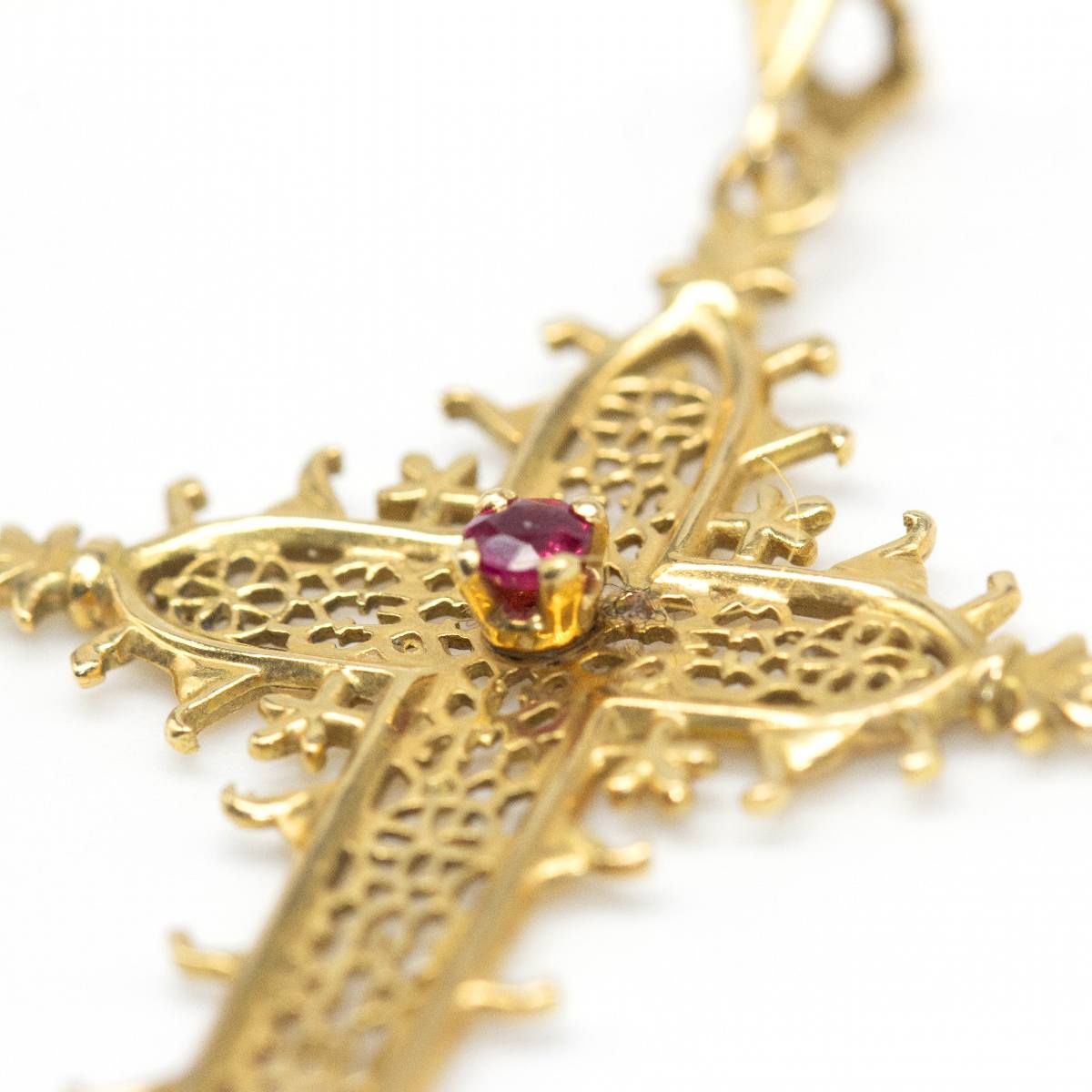 Pendentif en or jaune et rubis - Castafiore