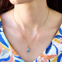 Pear-cut topaz pendant with twisted chain yellow gold