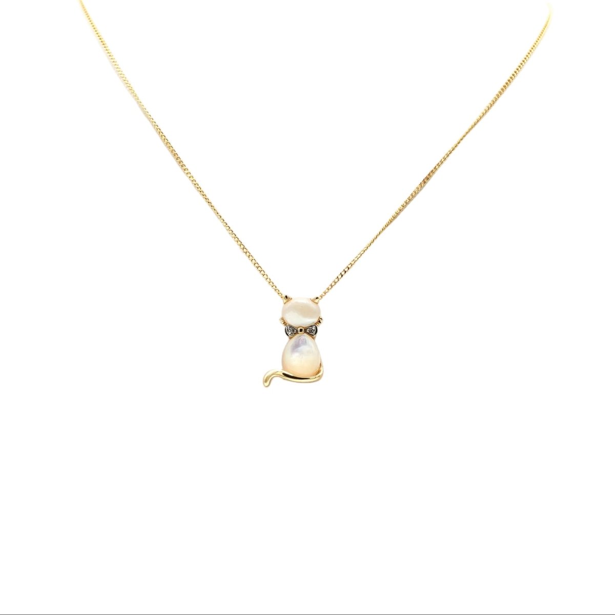 Pendentif en or jaune, nacre et diamants - Castafiore