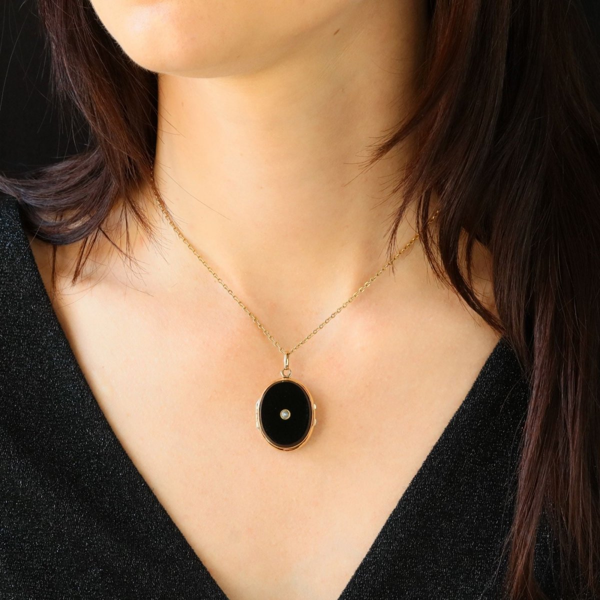 Antique onyx gold medallion with fine pearl