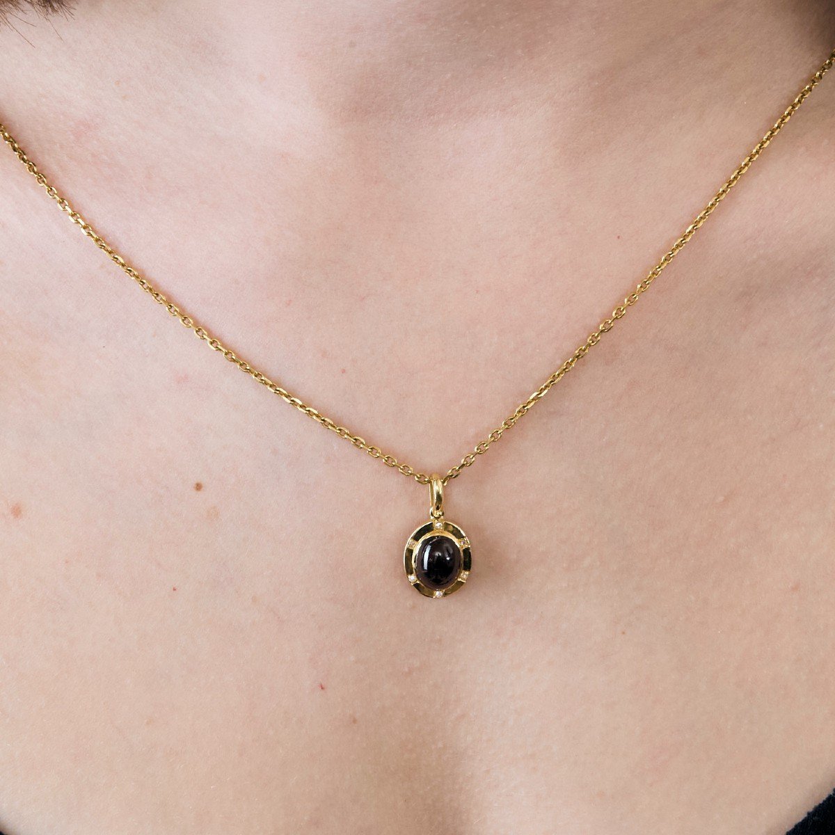 Pendentif Grenat cabochon en or jaune et diamants - Castafiore