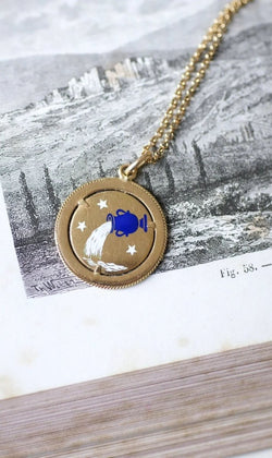 Pendentif médaille astrologique Verseau, or et émail - Castafiore