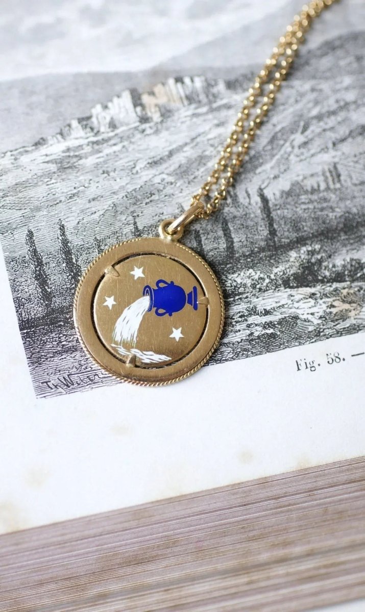Pendentif médaille astrologique Verseau, or et émail - Castafiore