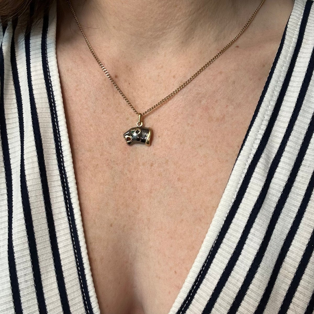 Pendentif panthère en or jaune noirci et émeraude - Castafiore