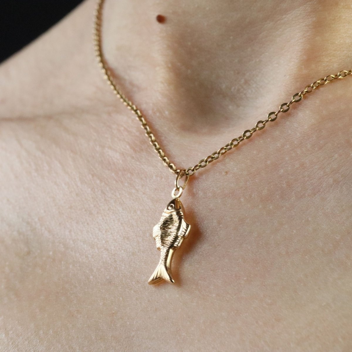Pendant yellow gold fish