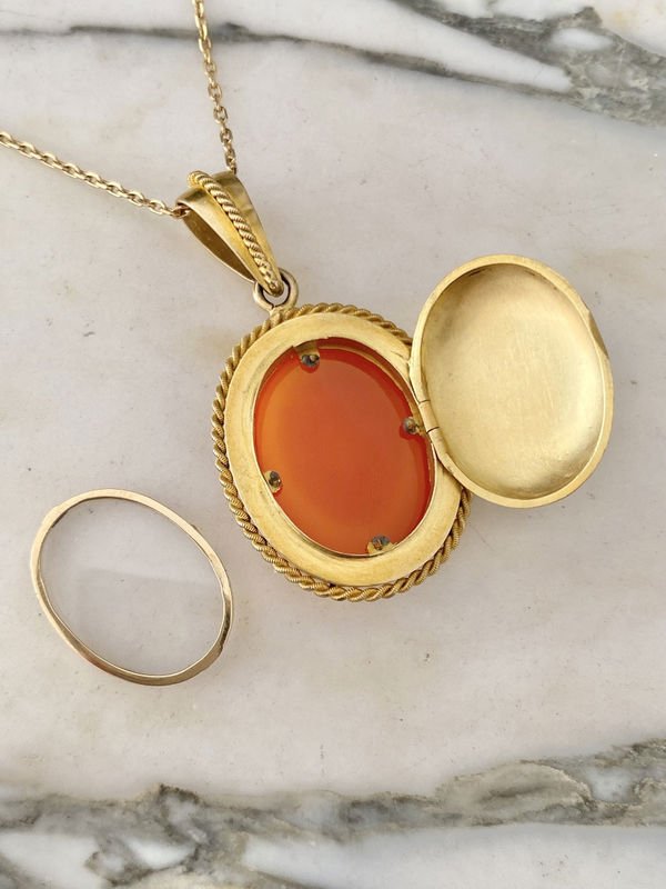 Pendentif porte - photo en or jaune 18k sertie d'un camée en Agate - Castafiore