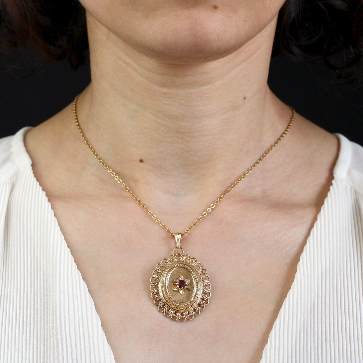 Pendentif rétro en or jaune pierre rouge - Castafiore