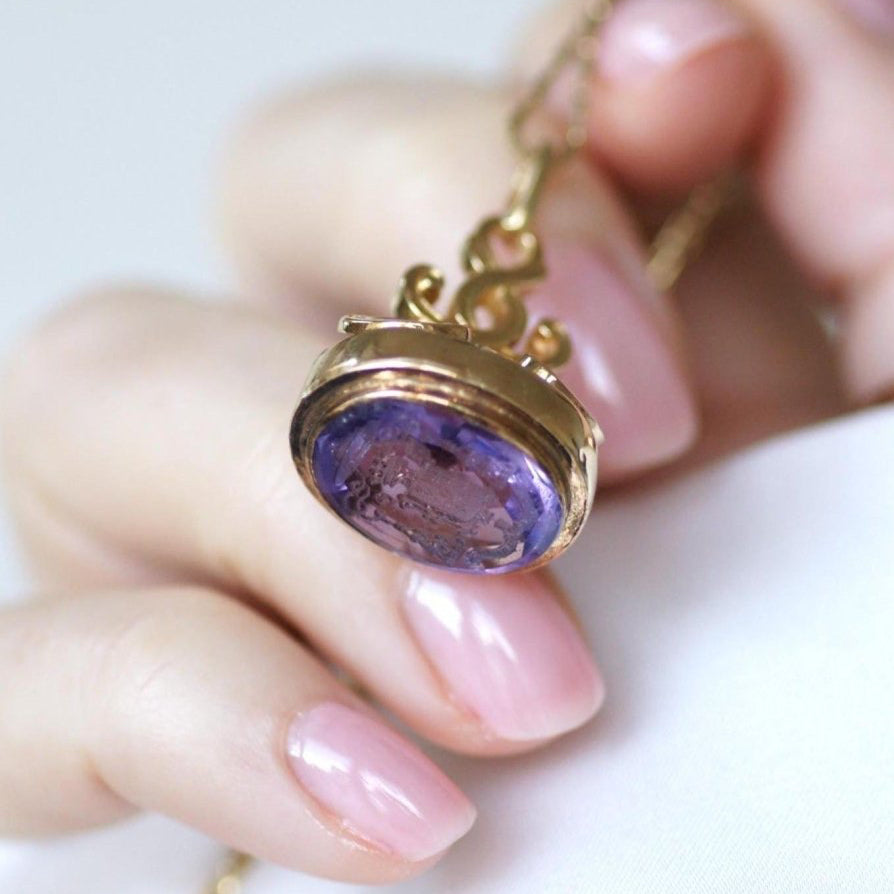 Pendentif Sceau Améthyste Intaille Armoirie Ecclésiastique sur Or Jaune - Castafiore