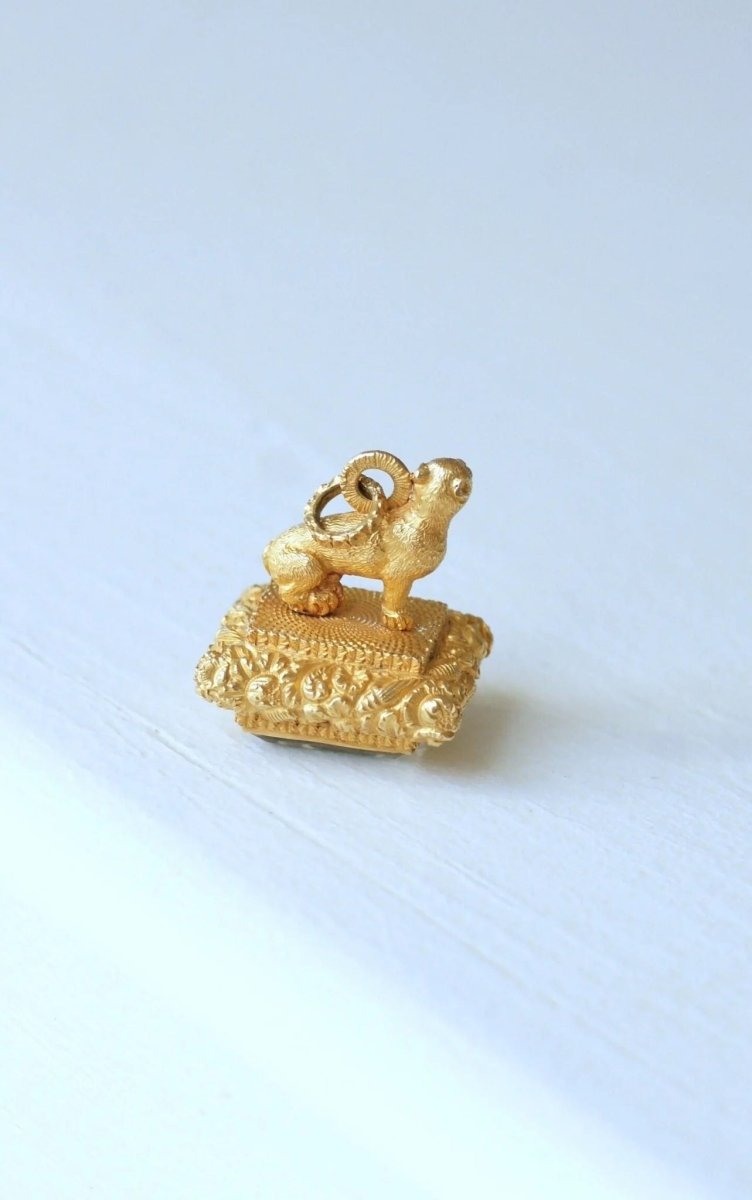 Pendentif, sceau Ancien, lion en or et aigue marine - Castafiore