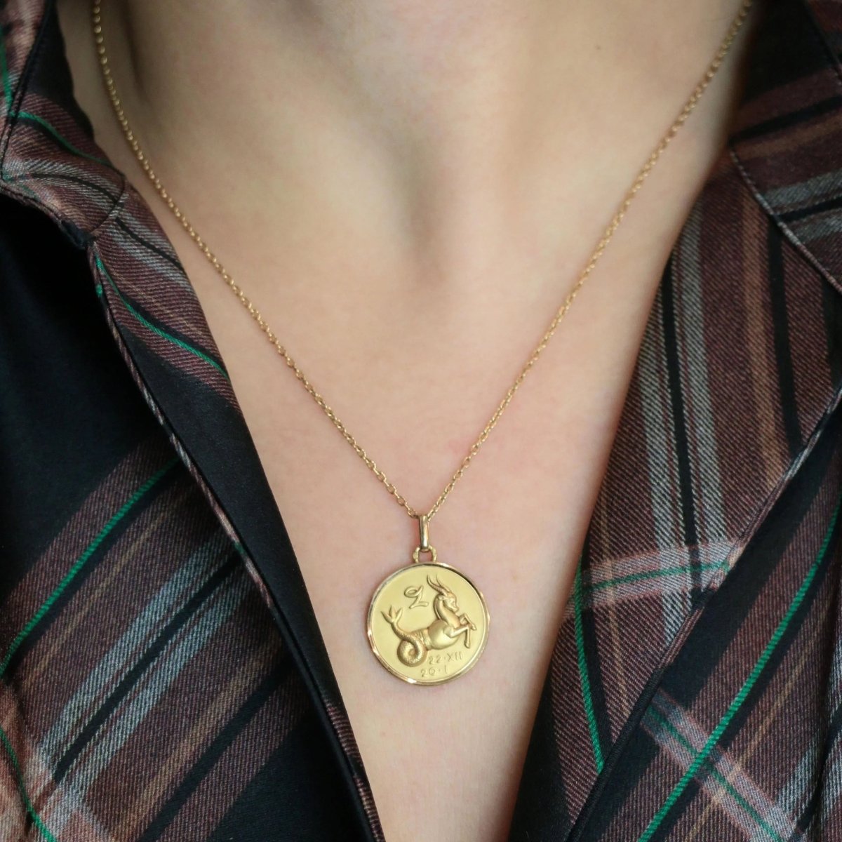 Pendentif signe du zodiaque Capricorne en or jaune - Castafiore