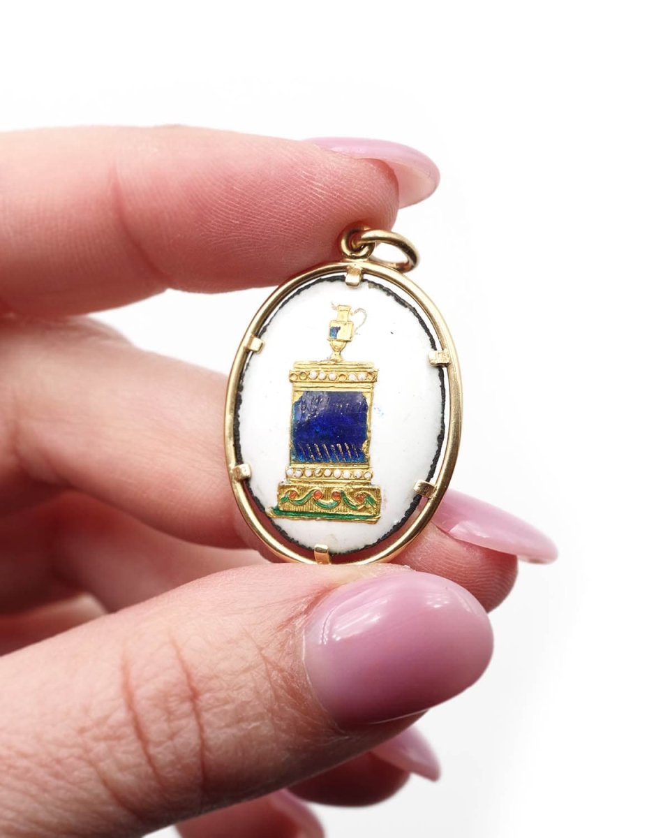 Pendentif souvenir "À l’amitié" en émail et or - Castafiore