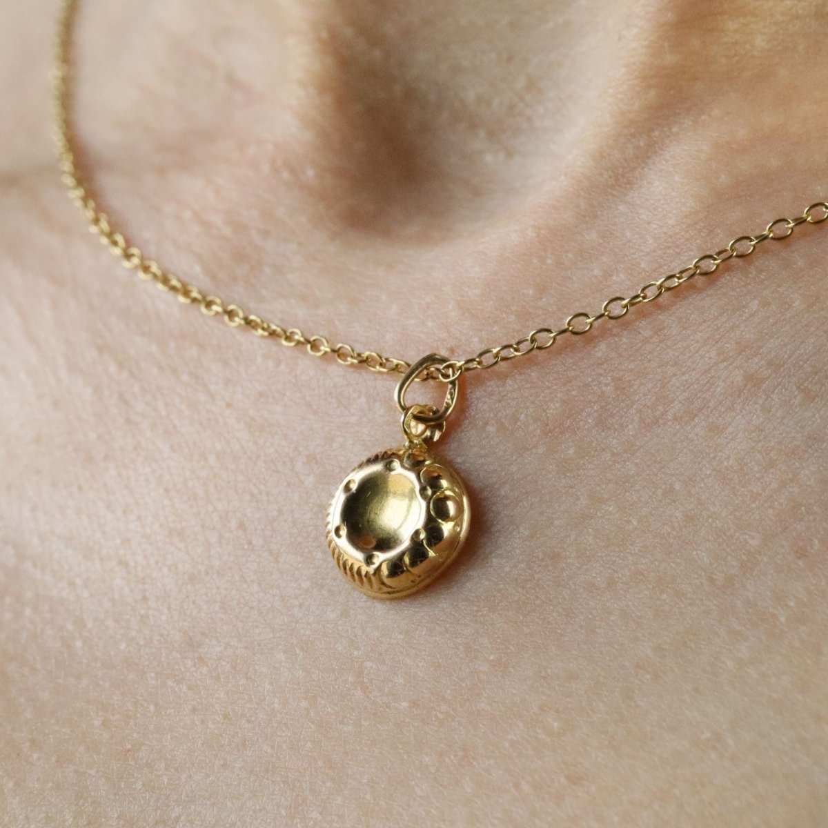Tastevin pendant yellow gold