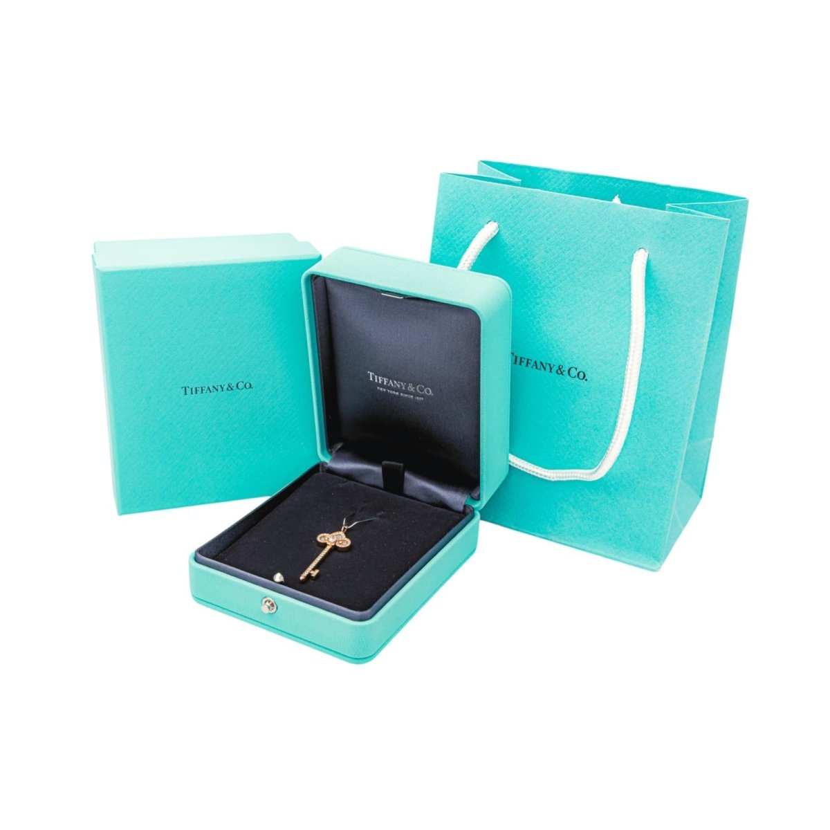 Pendentif TIFFANY & CO "Clé fleur de Lys" en or rose, nacre et diamants - Castafiore