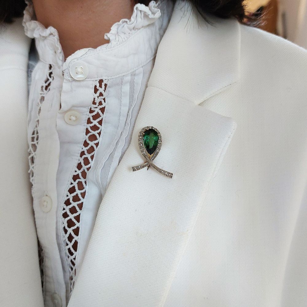 Pendentif tourmaline verte « Attache » Travail moderne - Castafiore