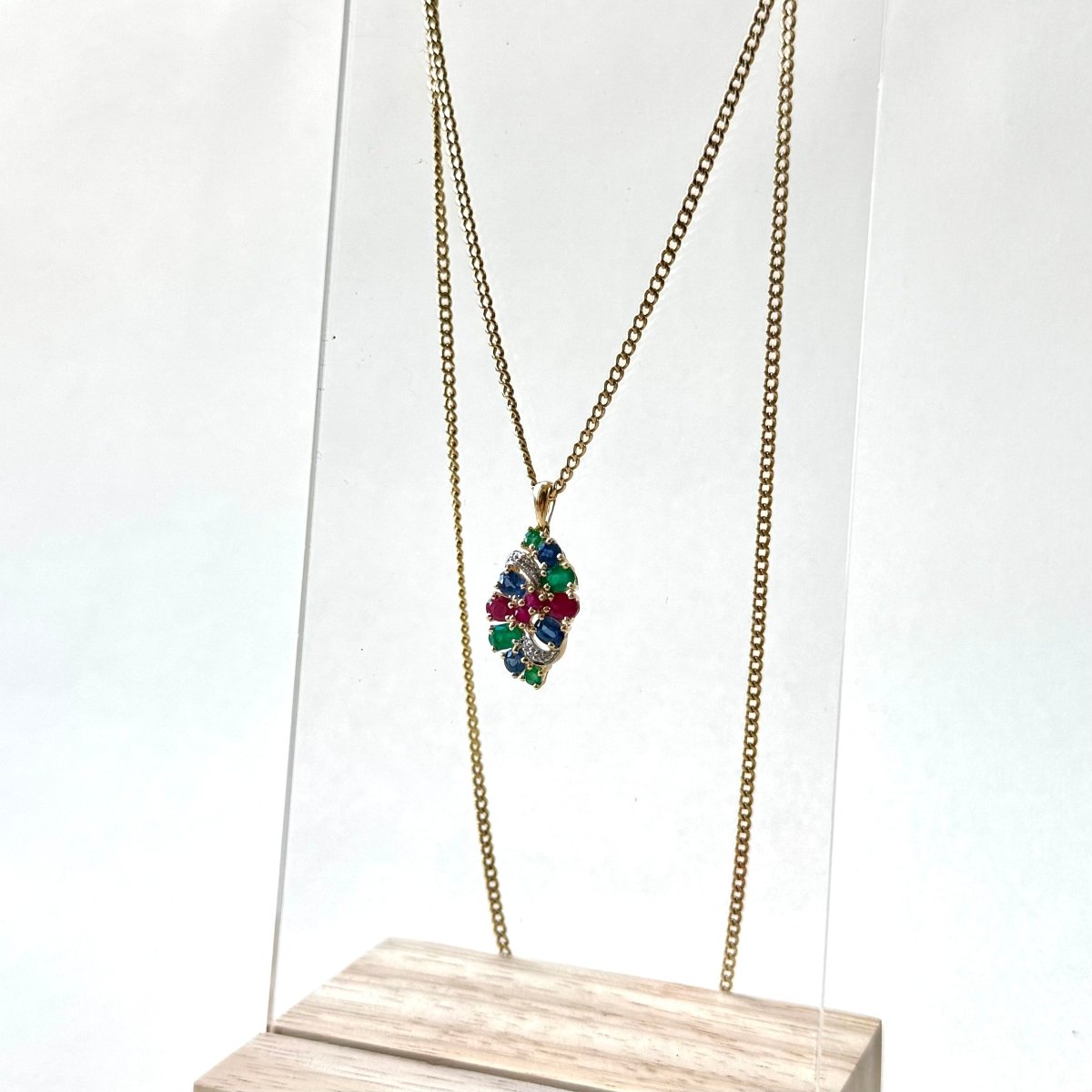 Pendentif Tutti Frutti feuille en or jaune et émeraude, saphir, rubis, diamant - Castafiore