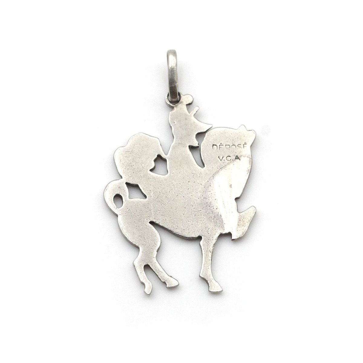 Pendentif VAN CLEEF & ARPELS "Les 3 Inséparables" en émail - Castafiore