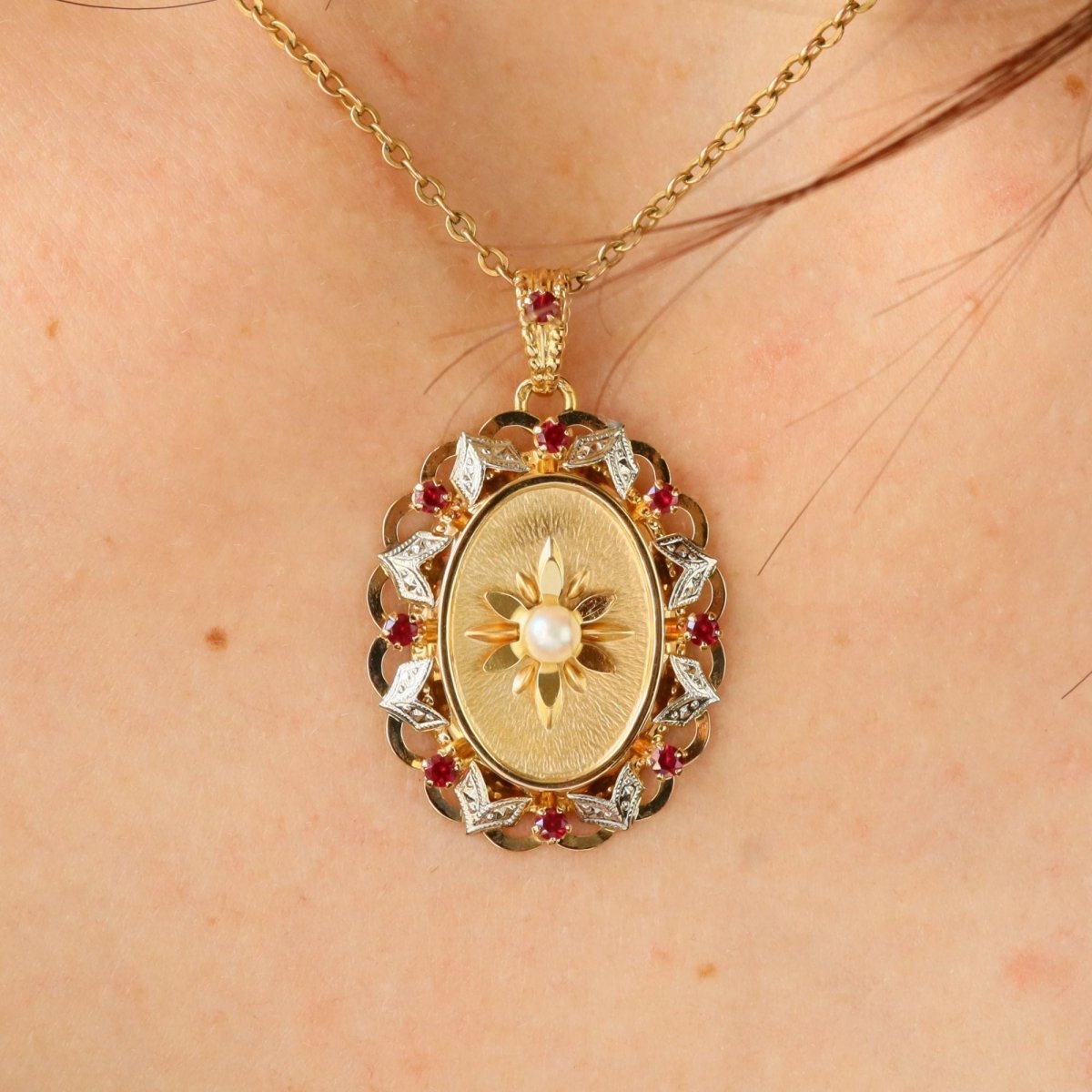 Pendentif vintage en or jaune et blanc perle de culture et rubis de synthèse - Castafiore