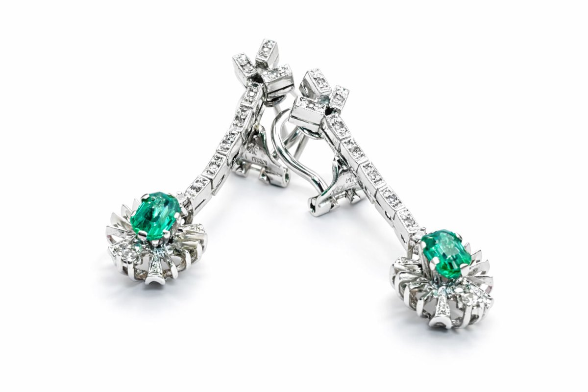 PENDIENTES LARGOS DE ORO CON ESMERALDAS Y DIAMANTES - Castafiore