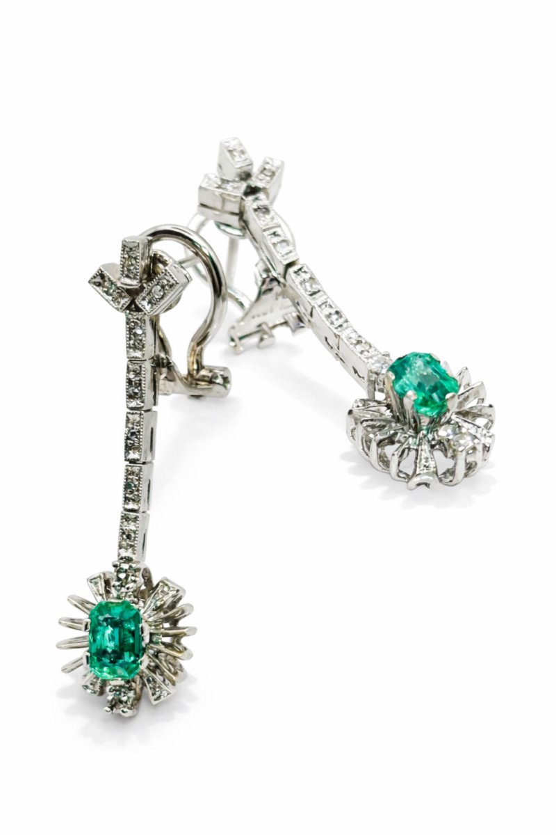 PENDIENTES LARGOS DE ORO CON ESMERALDAS Y DIAMANTES - Castafiore