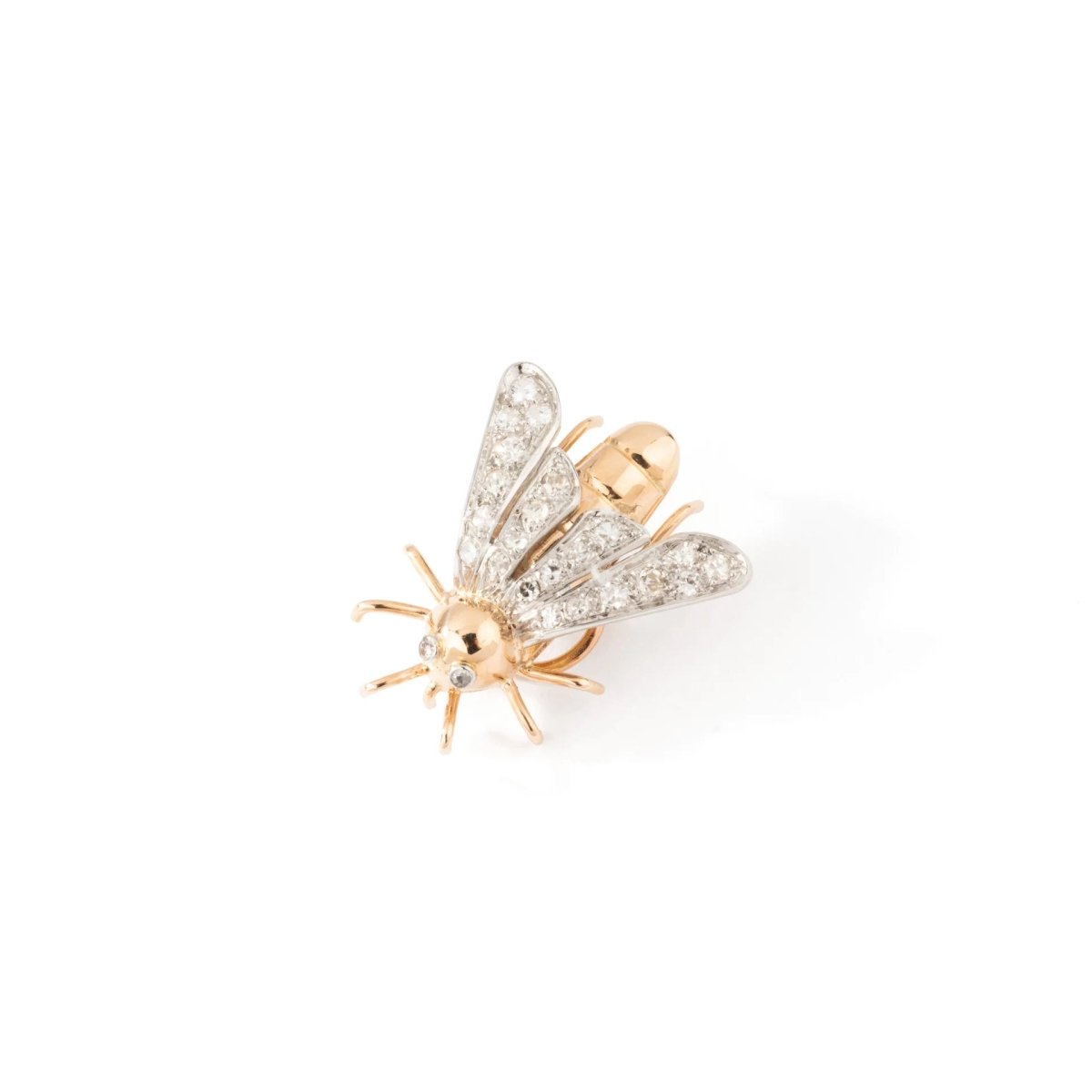 Pin's mouche en or et platine souligné de diamants. Vers 1950. - Castafiore