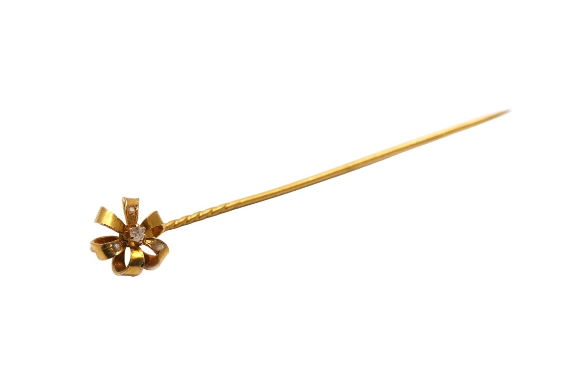 Pique à cravate en or jaune et diamant - Castafiore