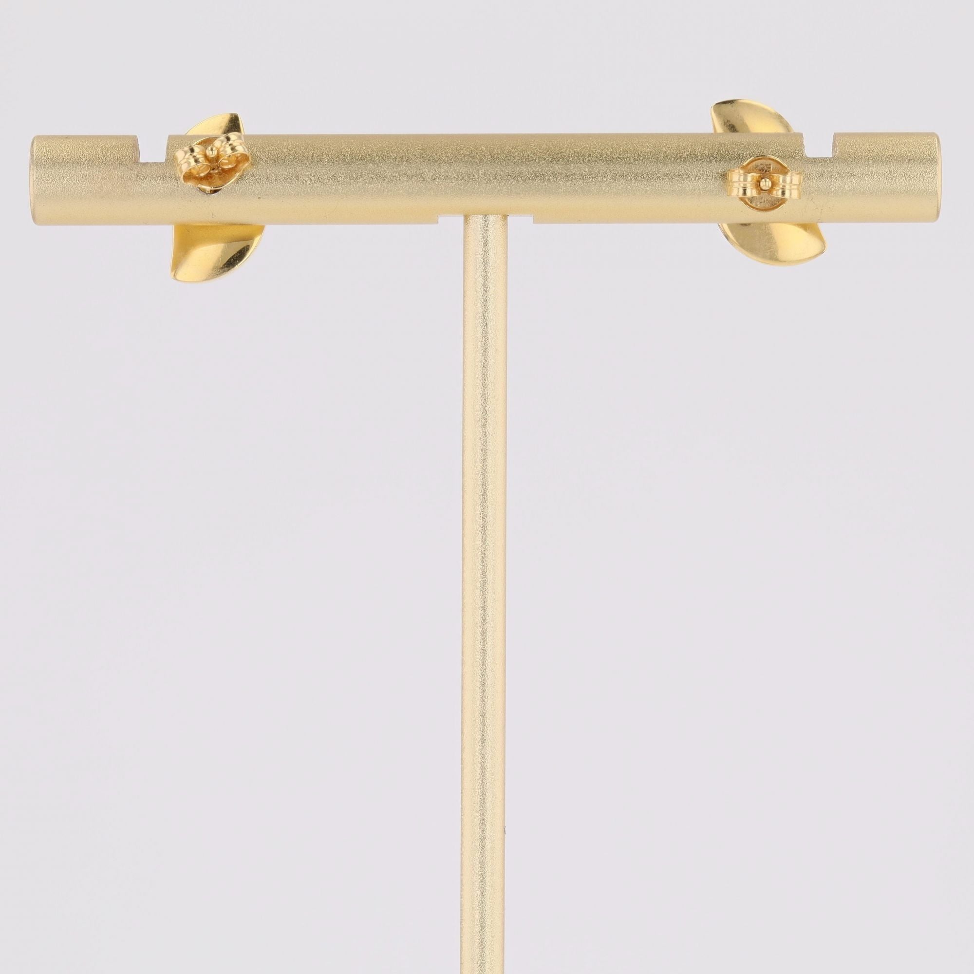 Ear chips yellow gold curved comma