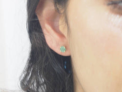 Puces d'oreilles en or jaune et émeraude - Castafiore