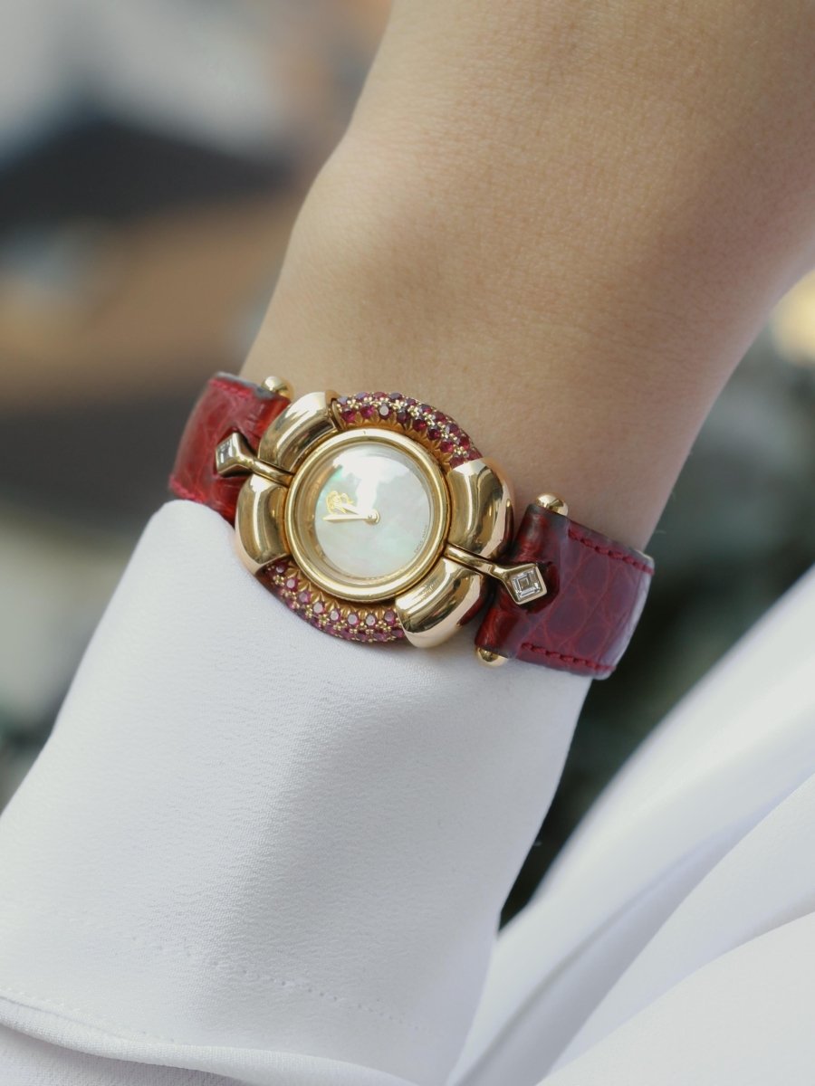 RENE BOIVIN Montre Chrysalide or jaune rubis saphirs diamants - Castafiore