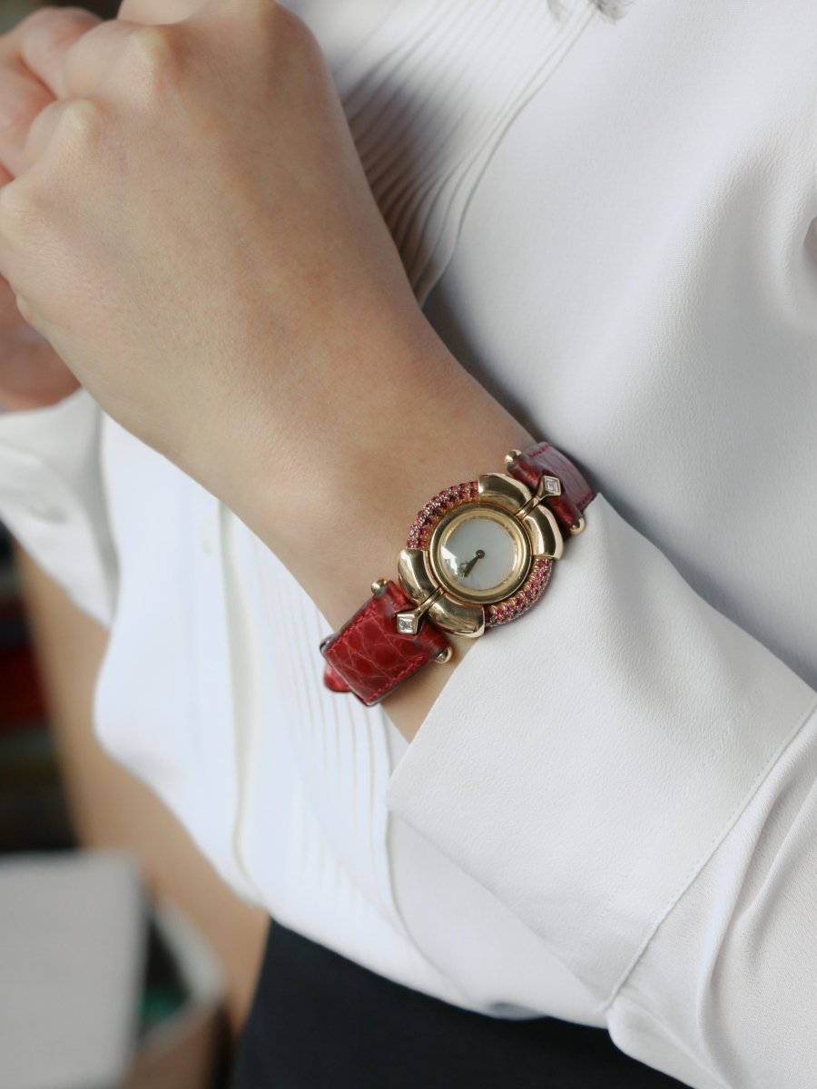RENE BOIVIN Montre Chrysalide or jaune rubis saphirs diamants - Castafiore