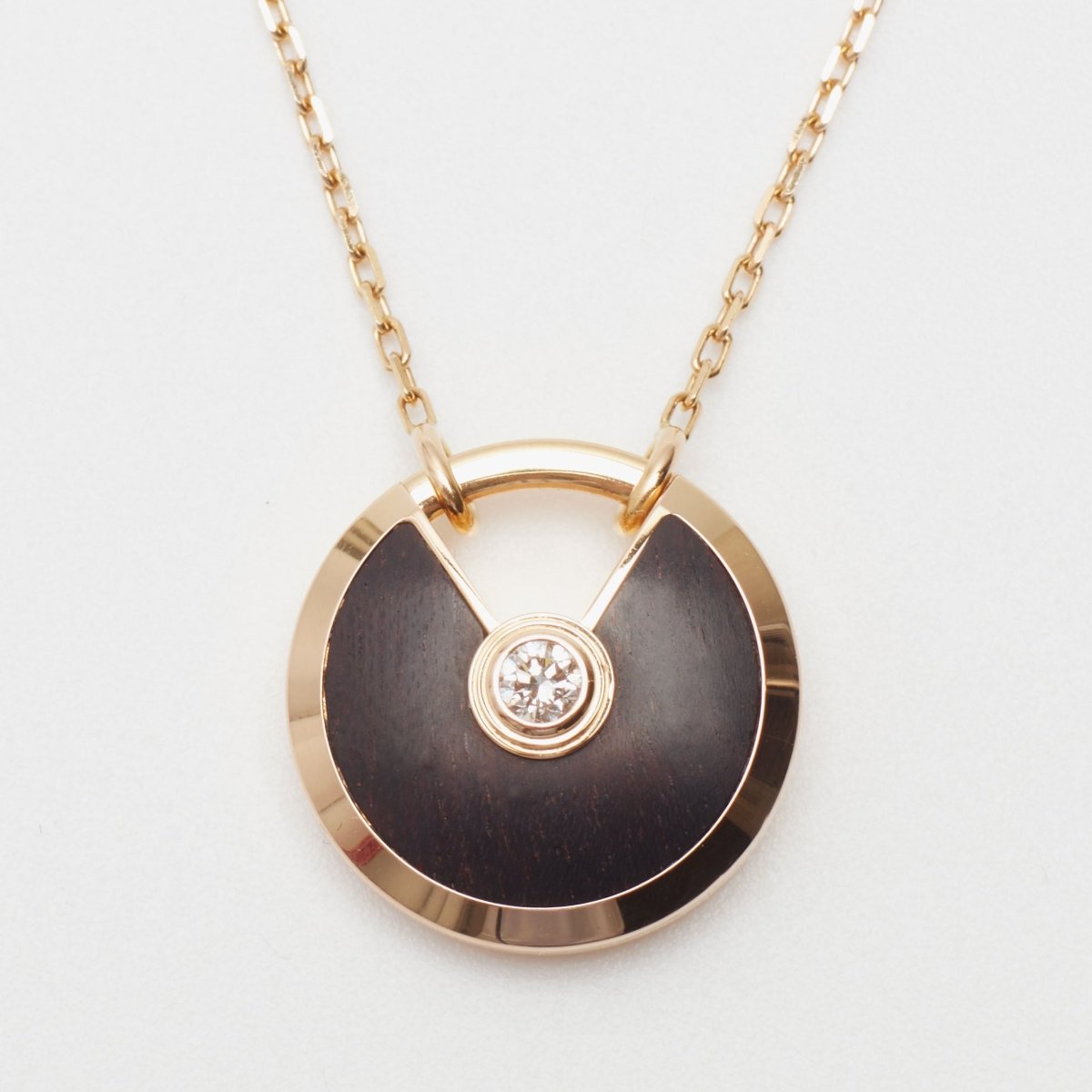 Sautoir Cartier Amulette PM en or rose et bois d'amourette - Castafiore