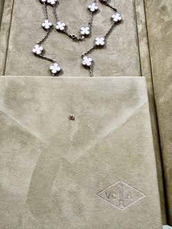 Sautoir Van Cleef et Arpels Alhambra or blanc 750 et nacre