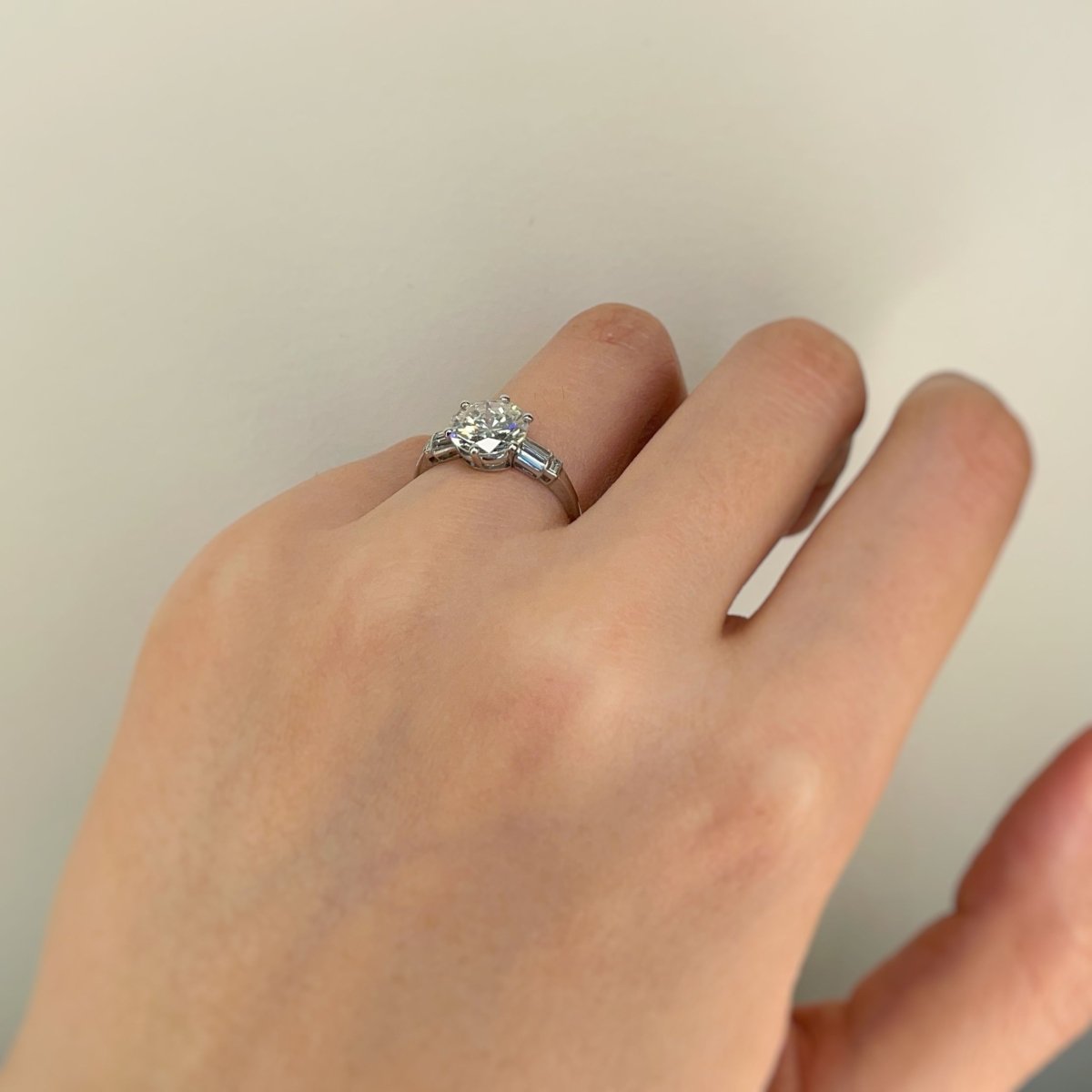 Solitaire accompagné - Diamant de 2,28 carats