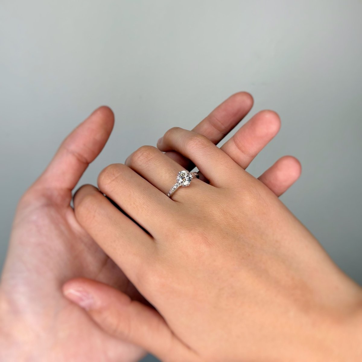 Solitaire accompagné - Or blanc et Diamant 1,27 cts - Castafiore