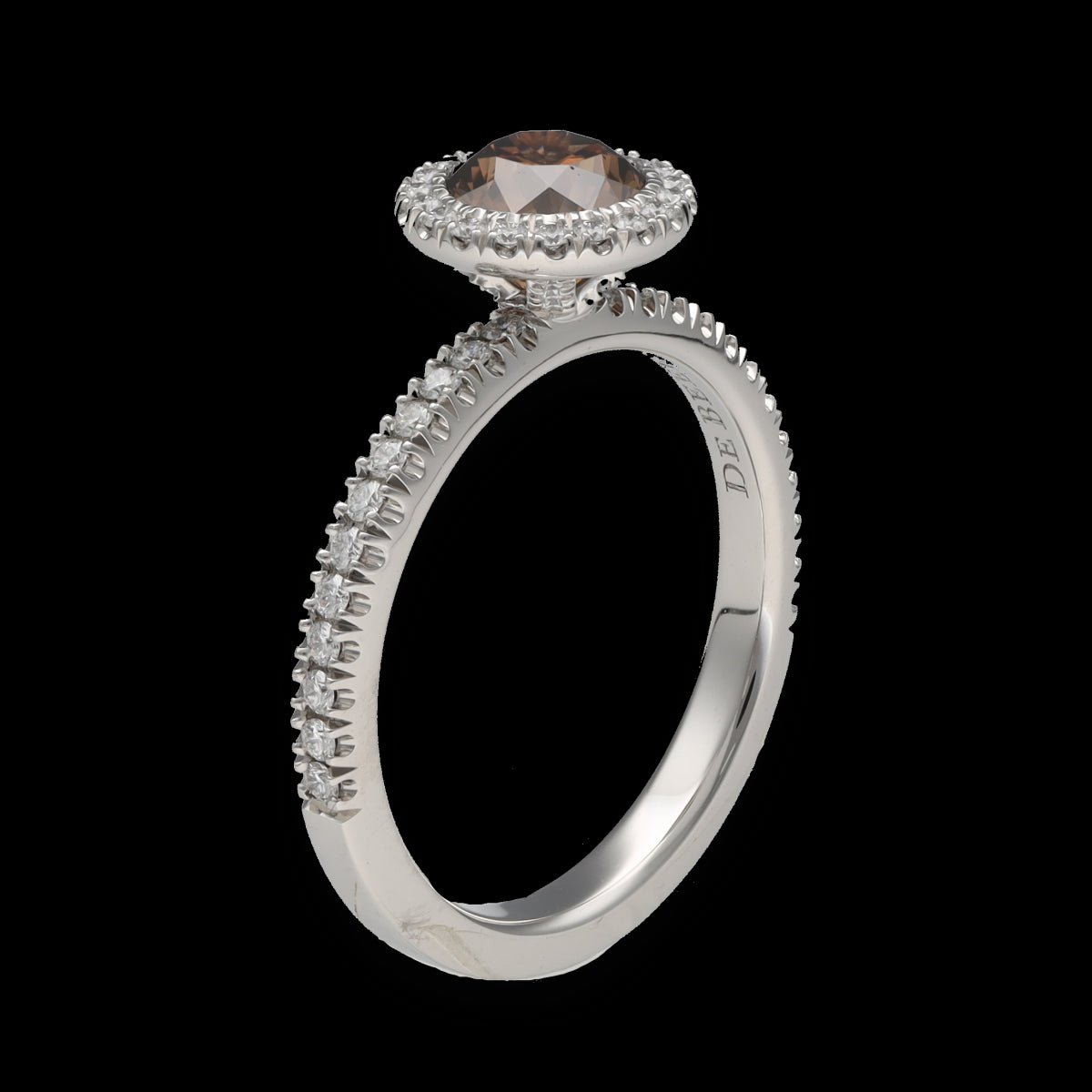 Solitaire De Beers en Platine AURA avec diamant Fancy Dark Brown de 2020. Full set. Taille 55. - Castafiore